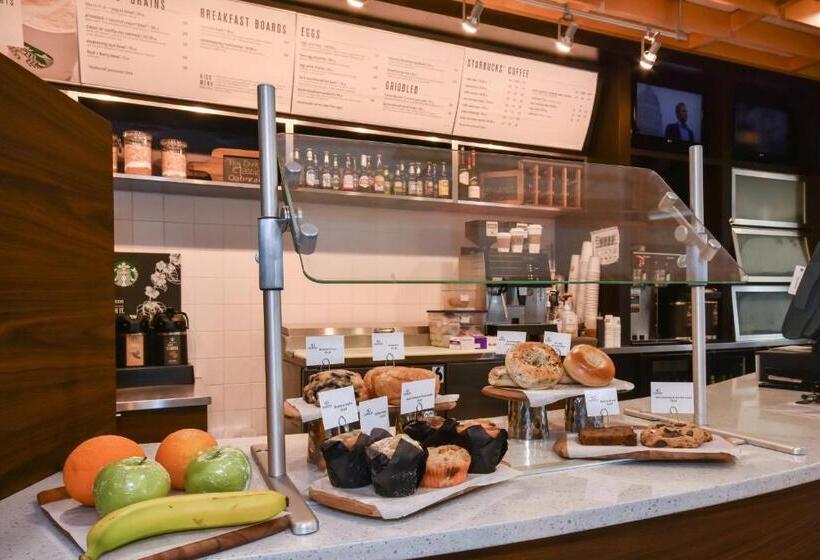 Отель Courtyard Charlotte Concord