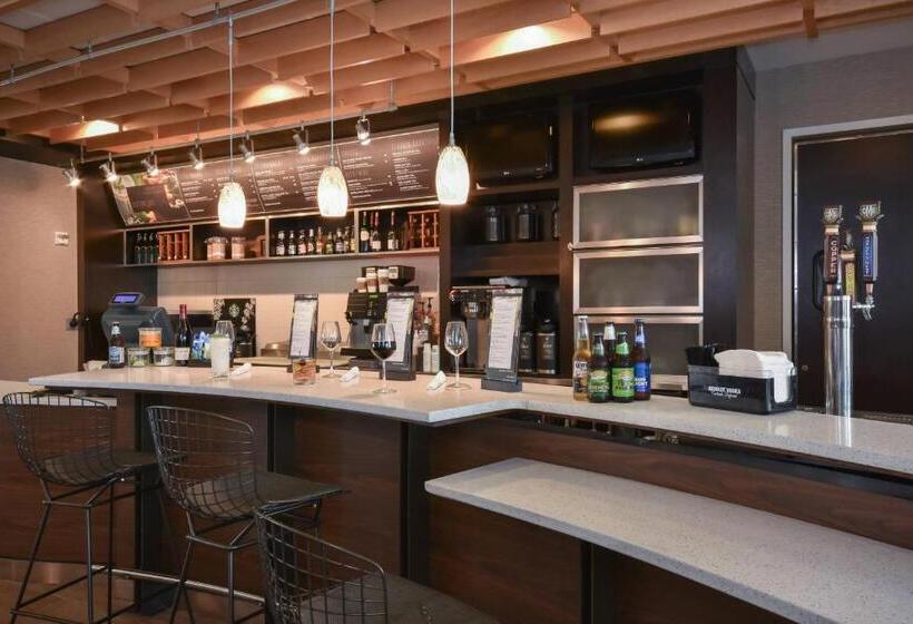 Отель Courtyard Charlotte Concord