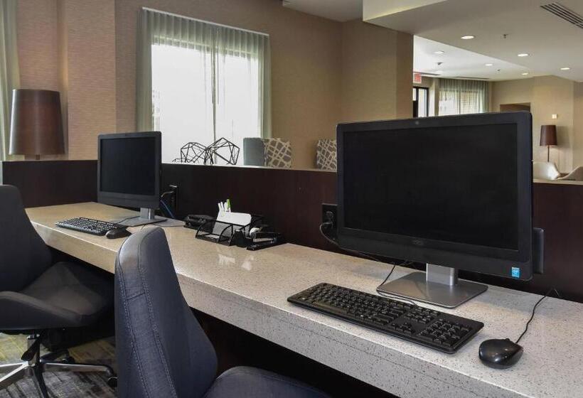 Отель Courtyard Charlotte Concord