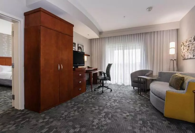 ホテル Courtyard Charlotte Concord