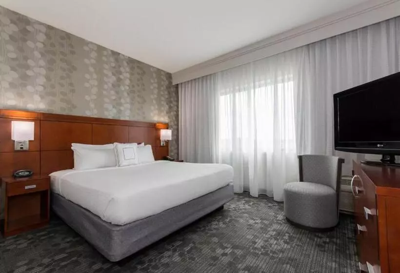 ホテル Courtyard Charlotte Concord