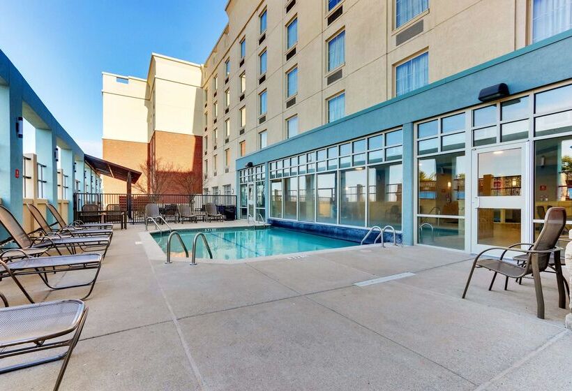 Отель Drury Inn & Suites Sikeston