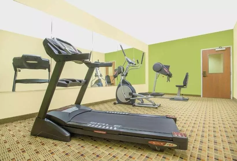 Microtel Inn & Suites By Wyndham Tuscumbia/muscle Shoals