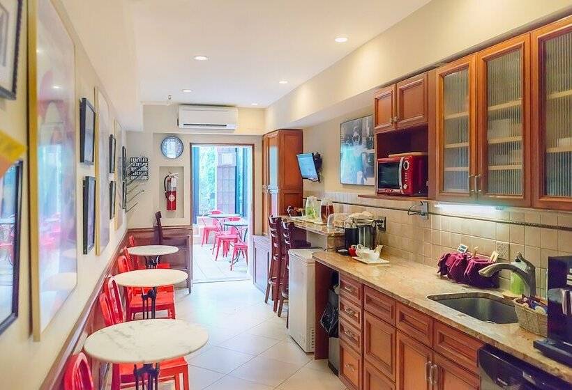 酒店 Chelsea Pines Inn