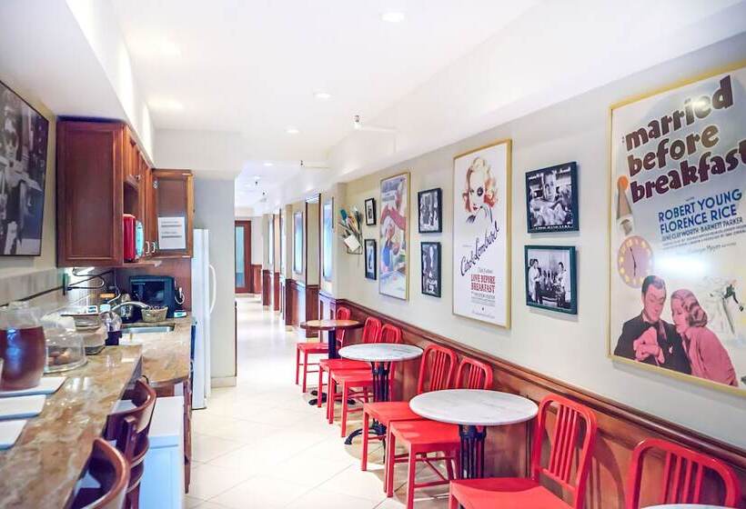 酒店 Chelsea Pines Inn