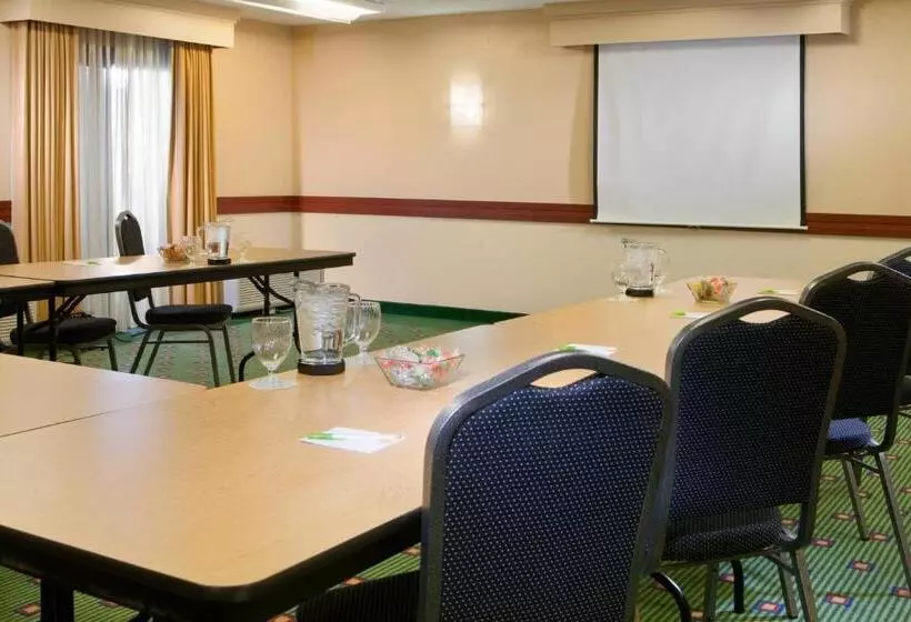 فندق Courtyard Hampton