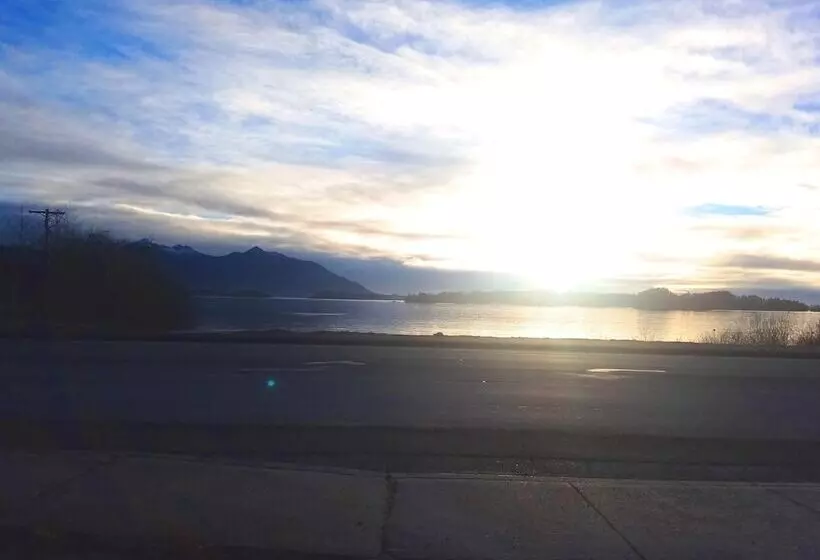 בית מלון כפרי Eagle Bay Inn