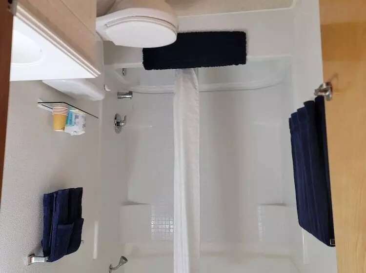 בית מלון כפרי Eagle Bay Inn