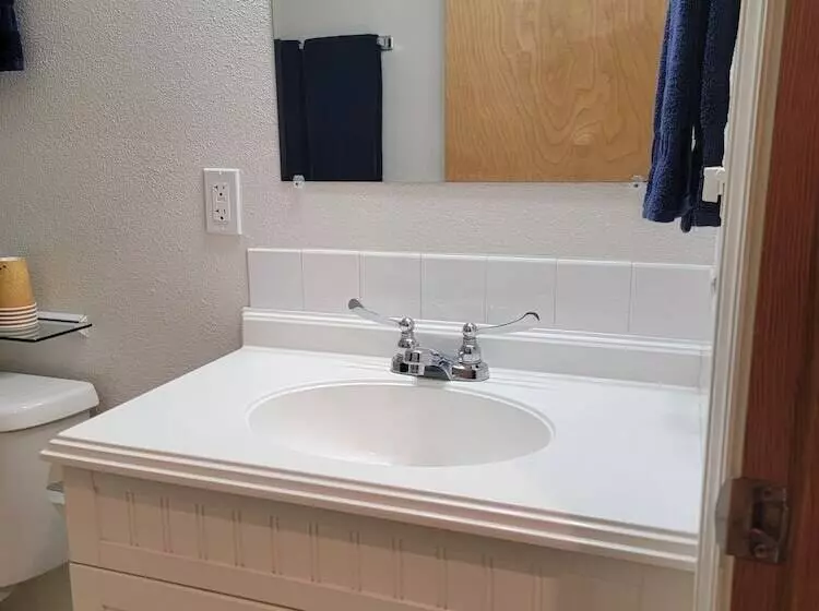 בית מלון כפרי Eagle Bay Inn