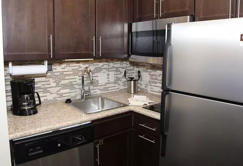 Отель Staybridge Suites Lincoln North East, An Ihg