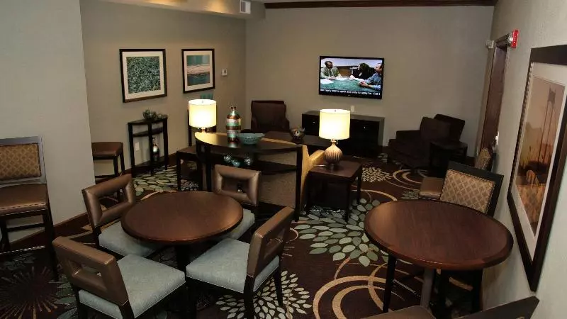 Отель Staybridge Suites Lincoln North East, An Ihg