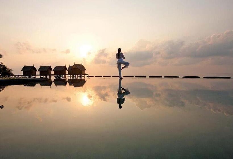 Resort Constance Moofushi Maldives All Inclusive