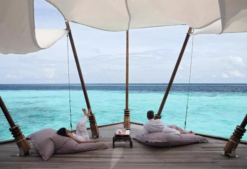 Resort Constance Moofushi Maldives All Inclusive
