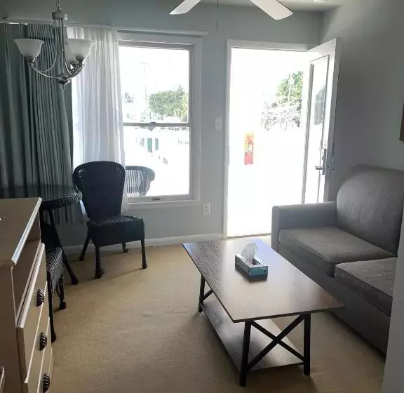 The Beach Club On Madison Avenue