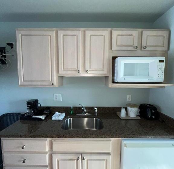 The Beach Club On Madison Avenue