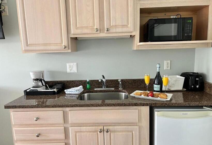 The Beach Club On Madison Avenue