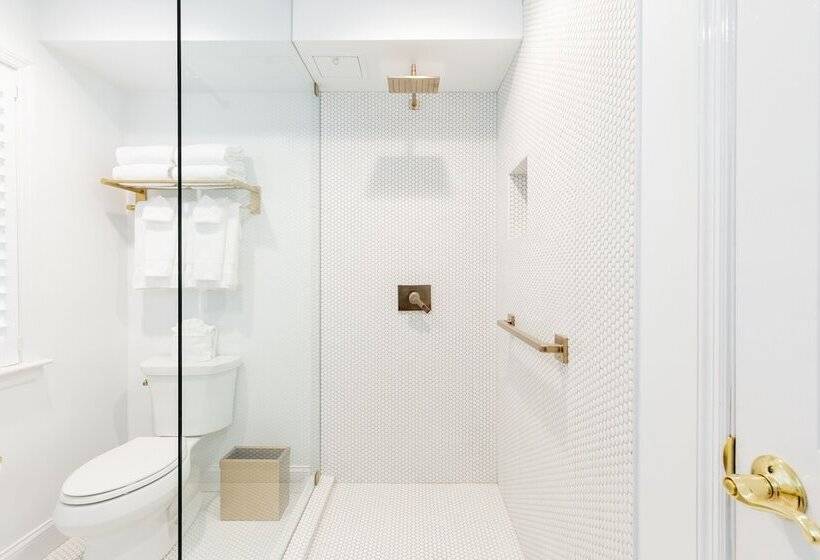 The Beach Club On Madison Avenue