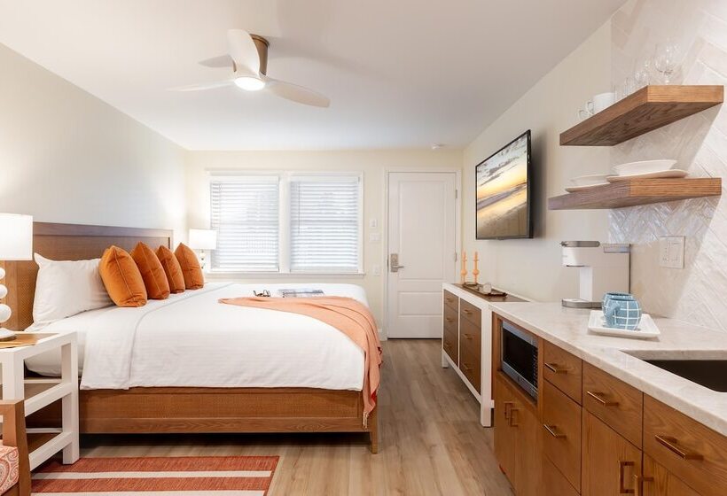 The Beach Club On Madison Avenue