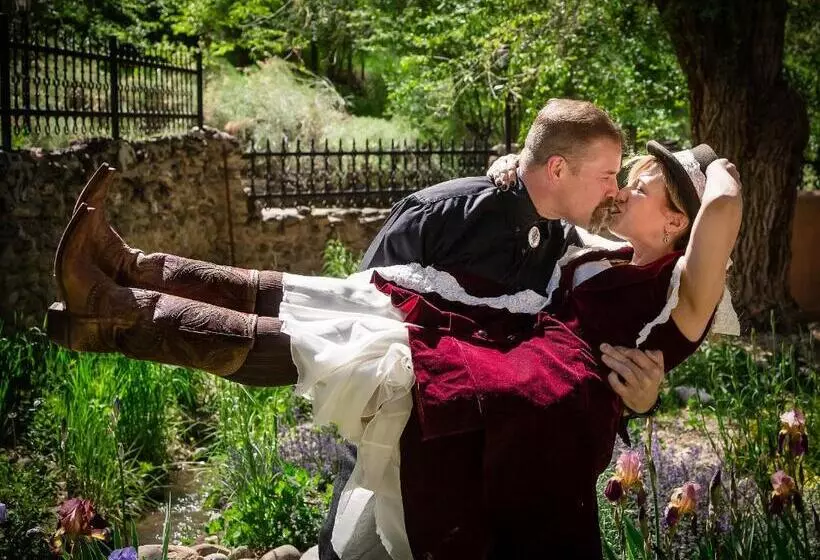 Adobe And Pines Inn Bed And Breakfast