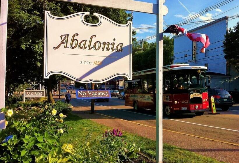 فندق Abalonia Inn