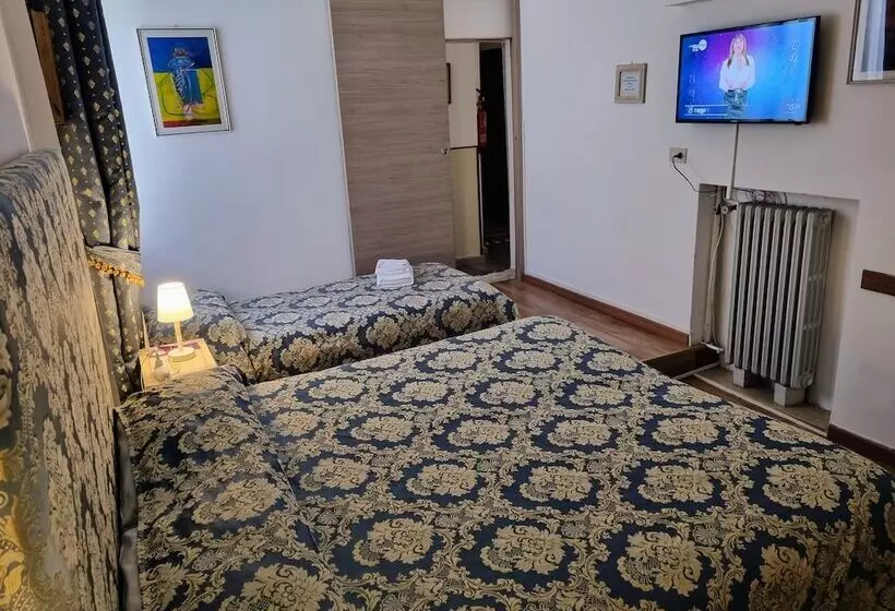 هتل Albergo Casa Peron