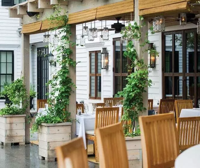 ホテル Delamar Southport