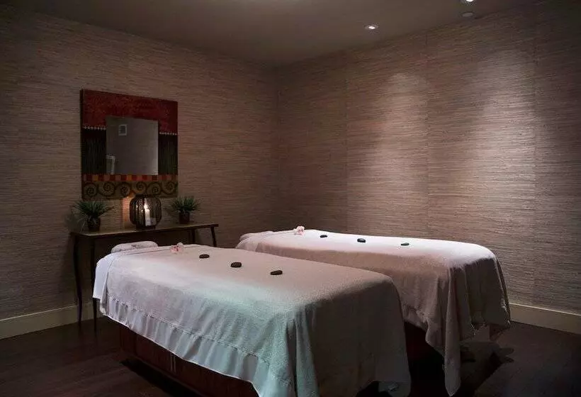 ホテル Delamar Southport