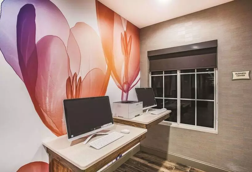 Отель La Quinta By Wyndham Chambersburg