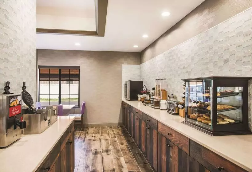 Отель La Quinta By Wyndham Chambersburg