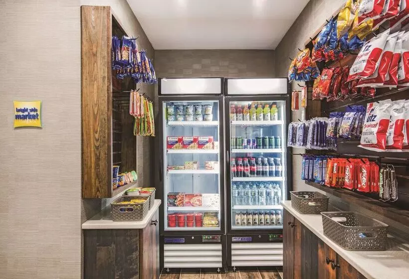 Отель La Quinta By Wyndham Chambersburg