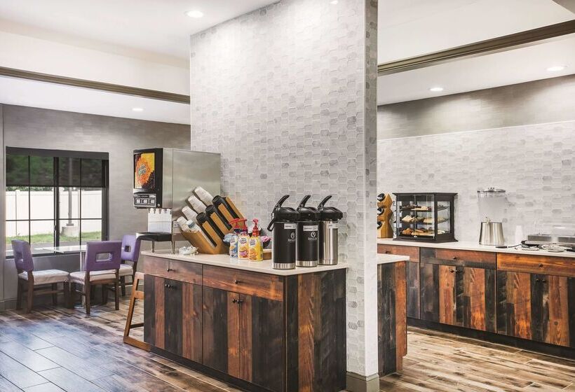 Отель La Quinta By Wyndham Chambersburg