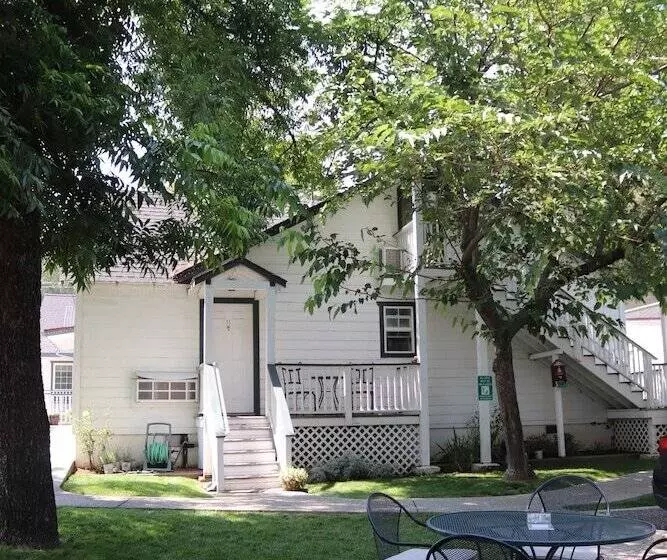 בית מלון כפרי Sierra Mountain Inn