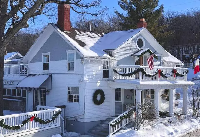 Отель The French Country Inn