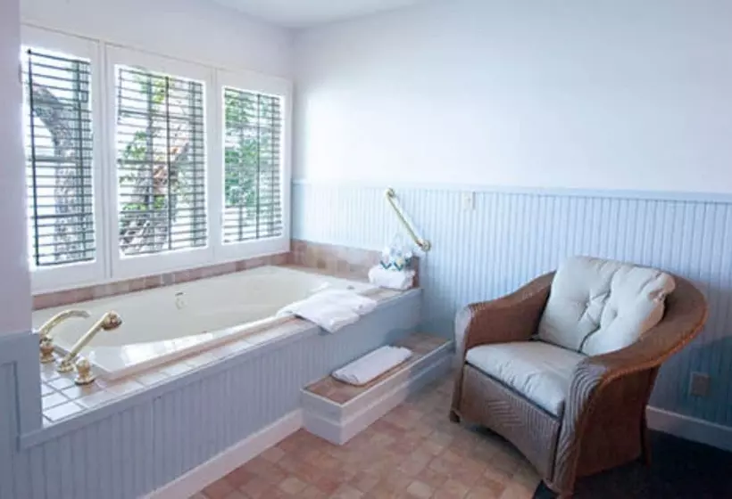 Отель The French Country Inn