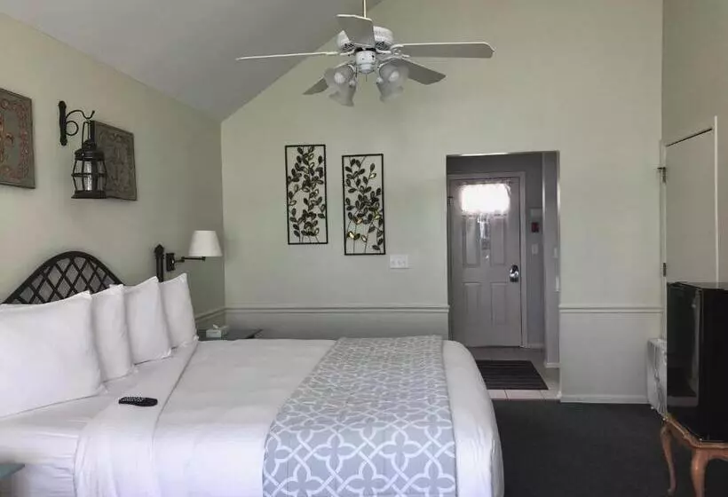 Отель The French Country Inn