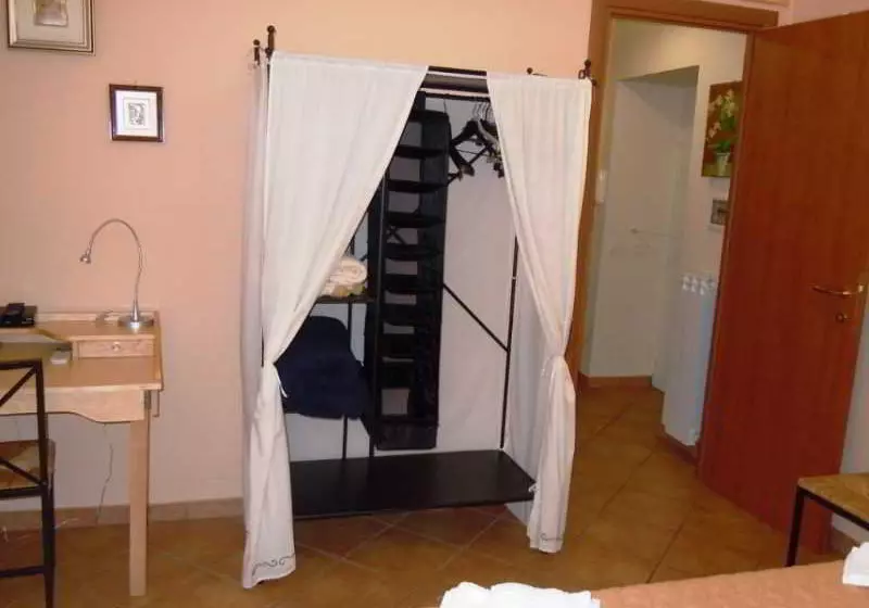Il Grillo Ai Fori Romani