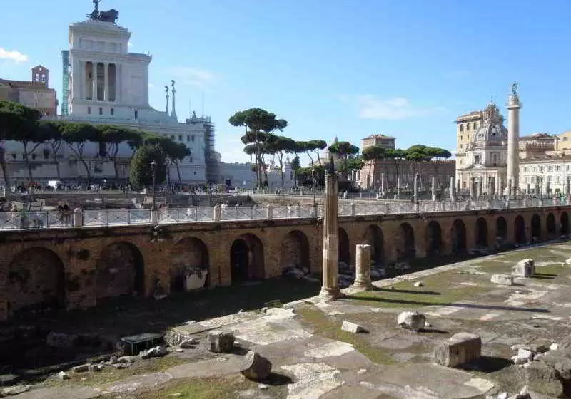 Il Grillo Ai Fori Romani