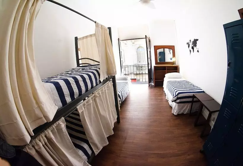 هاستل Ba Stop Hotel House