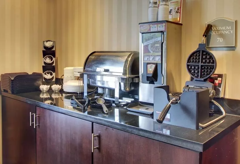 호텔 Cobblestone Inn & Suites  Carrington