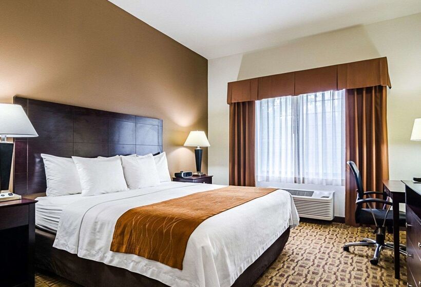 فندق Comfort Inn & Suites Lawrence  University Area