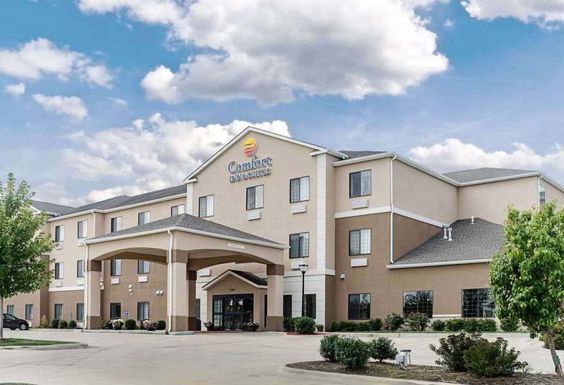فندق Comfort Inn & Suites Lawrence  University Area