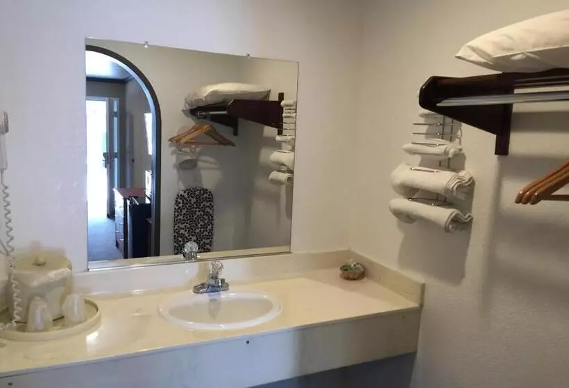 Отель Deluxe Inn Redwood City