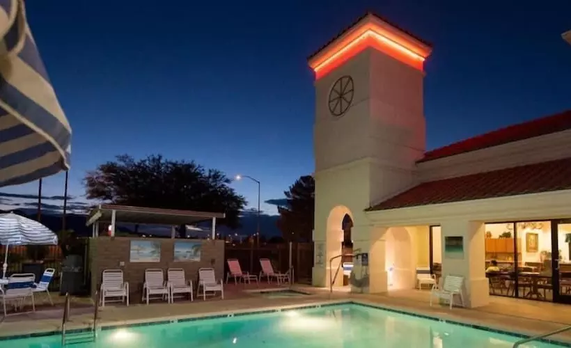 ホテル Gateway Studio Suites