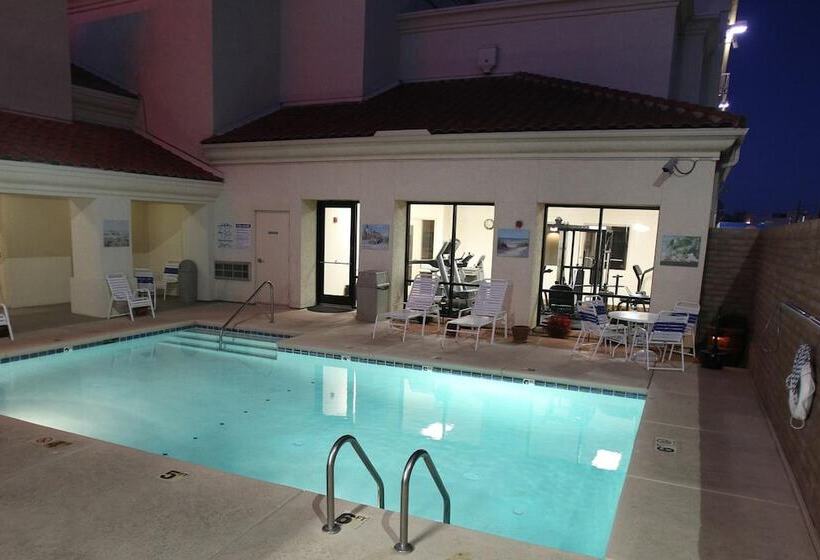 هتل Gateway Studio Suites