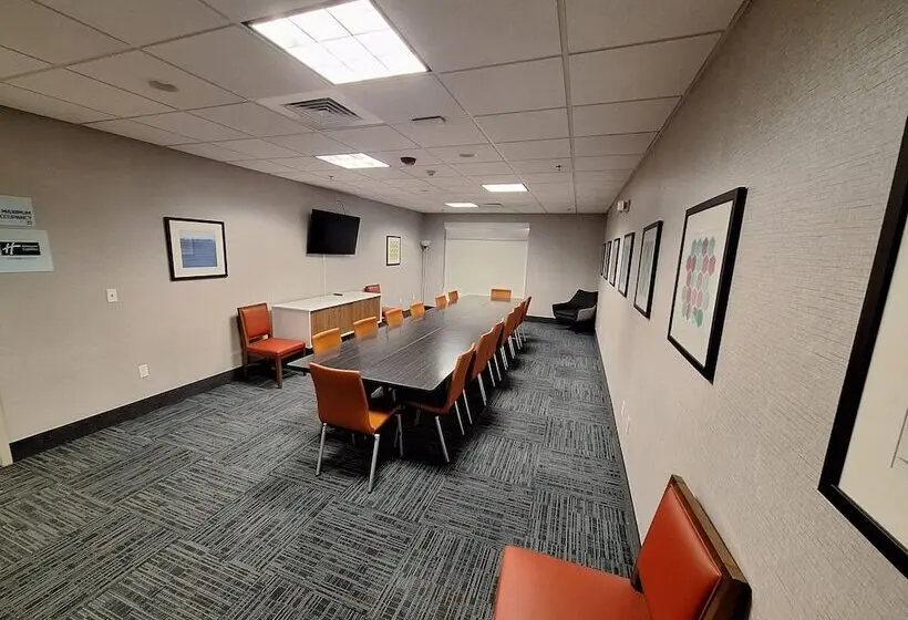 ホテル Holiday Inn Express & Suites Junction City By Ihg