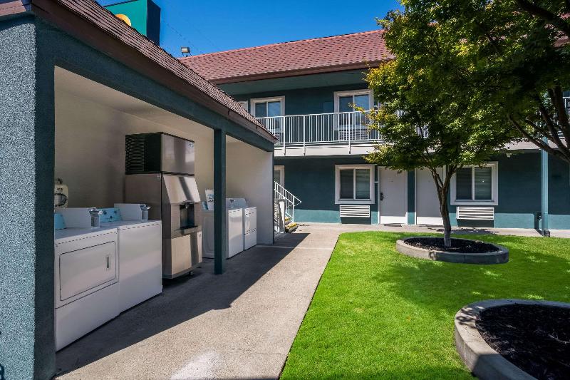 Отель Quality Inn Elk Grove Sacramento