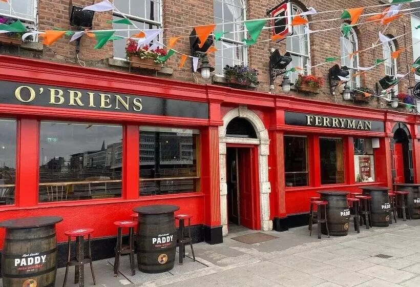 בית מלון כפרי The Ferryman Townhouse