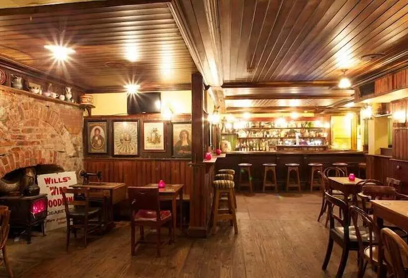 בית מלון כפרי The Ferryman Townhouse