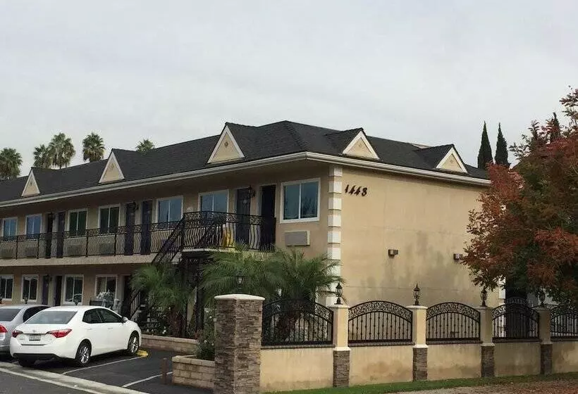 酒店 Walnut Inn & Suites West Covina