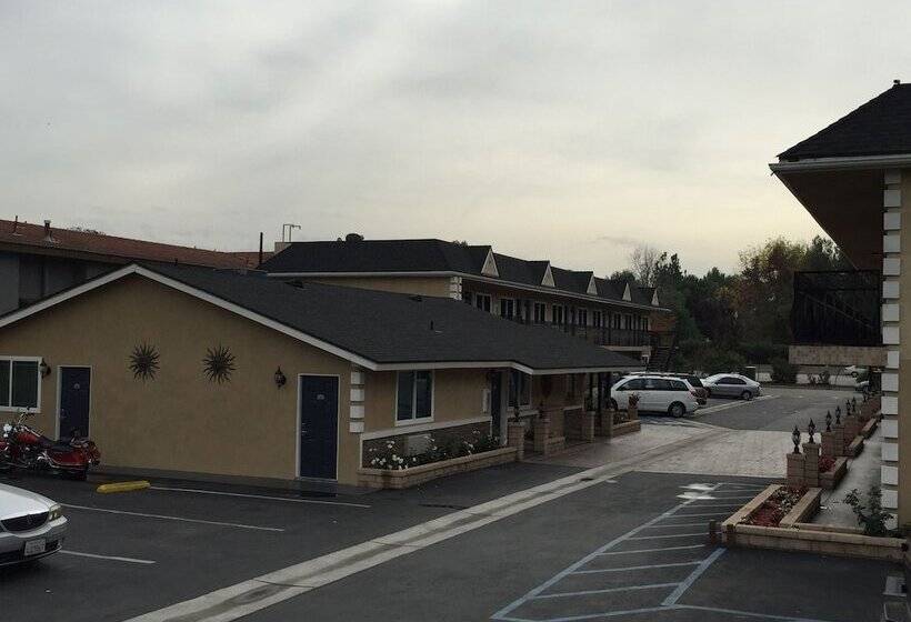 酒店 Walnut Inn & Suites West Covina